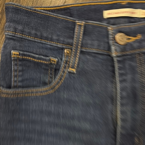 Women's Levi’s Blue Jeans (size 26) - Picture 3 of 6